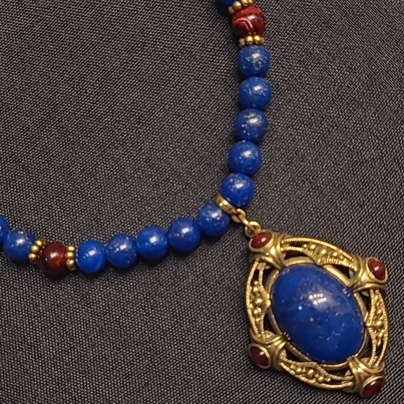 1928 Blue & Red Beaded Necklace Antiqued Gold-tone Sparkling Faux Lapis Pendant - Picture 15 of 15